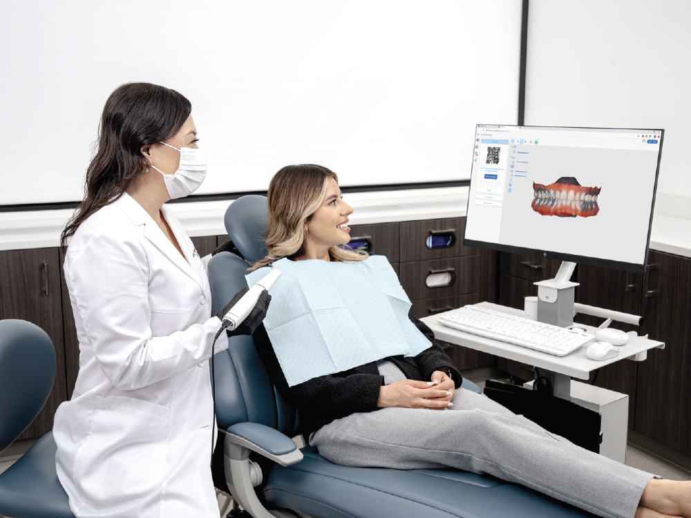 Dentist scanning a patient's teeth with the Medit i900, with the 3D scan shown on screen